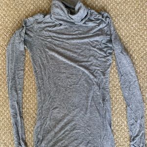 XS Aritzia Turtleneck